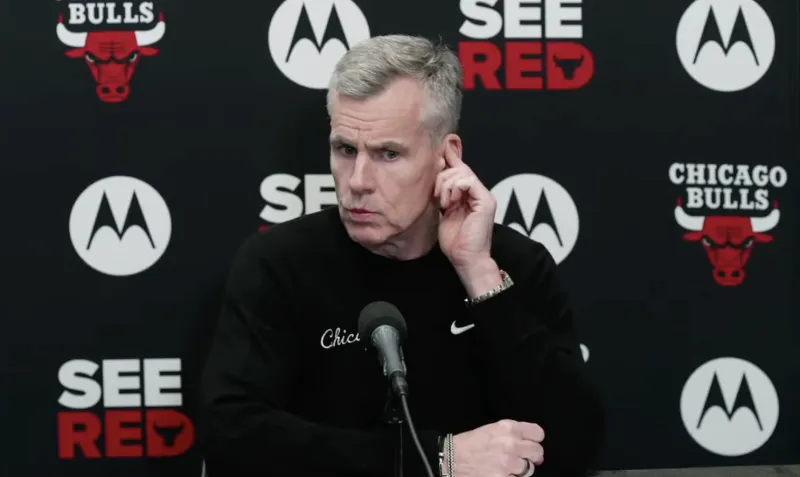 海星直播-多诺万采访全文：很满意球员的职业态度，布泽利斯进步迅速